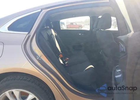 2018 Chevrolet Malibu Lt z USA, uszkodzony, nr VIN 1G1ZD5ST8JF268060